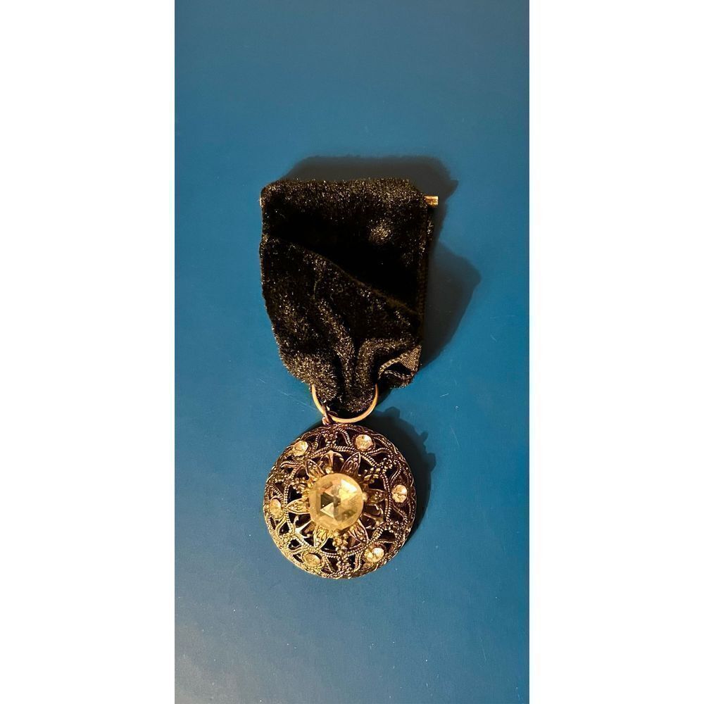 Vintage Black Velvet Brooch w Rhinestone Silver Tone Pendant